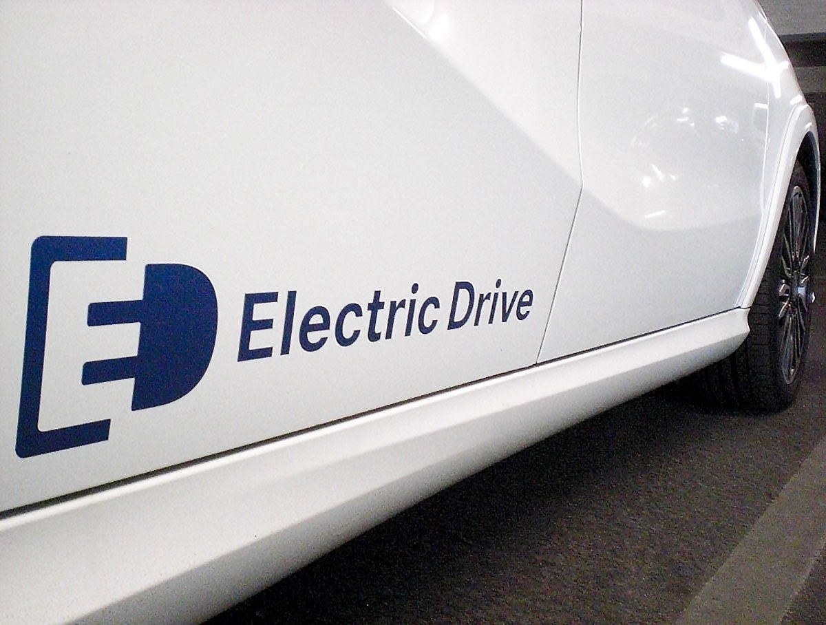 ROCVINLimousine's tweet photo. #Testdrive #eMobility ROCVIN testet ab 12.09. die #MercedesBenz B-Klasse #ElectricDrive >> https://t.co/0UaeChq7J8 https://t.co/68M9Q6su2y