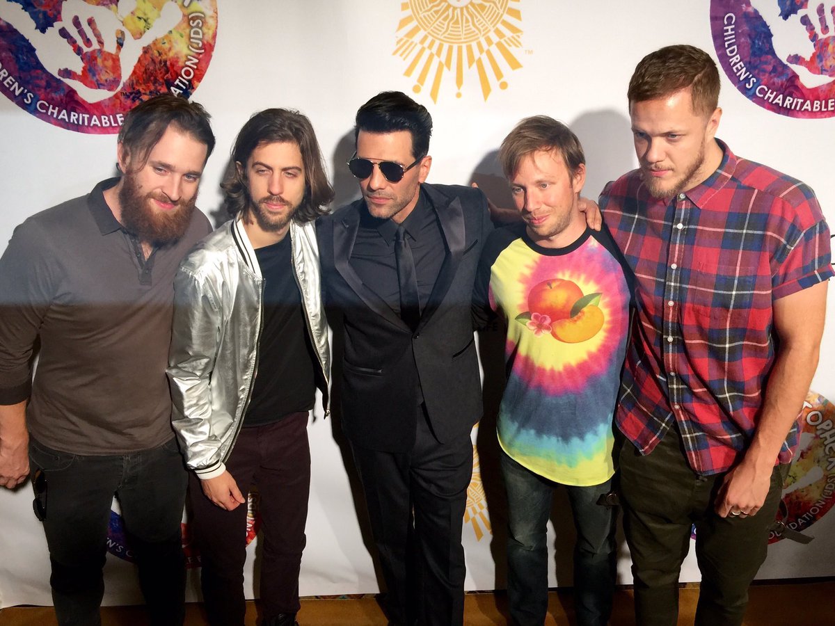 ID_Italia's tweet photo. Gli @Imaginedragons erano al @CrissAngel HELP Charity Gala per supportare la lotta contro il cancro infantile! https://t.co/Lz1LVTJYix