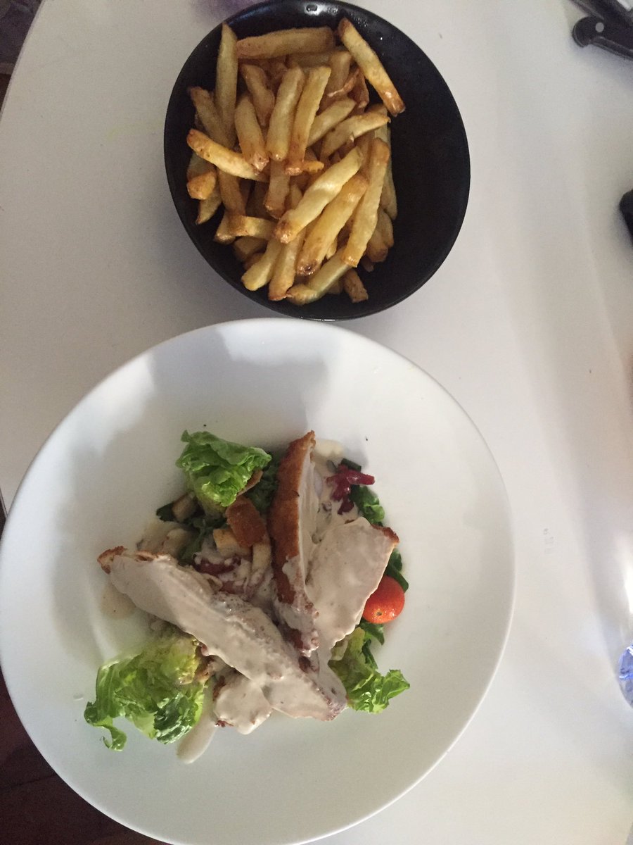 SAVIDANSTEVE's tweet photo. Merci @glacierdumail #angers #plats à #emporter #saladeceasar je mets mon bavoir. #tjrsautaquet #midi #Time https://t.co/x2foY7mtJj