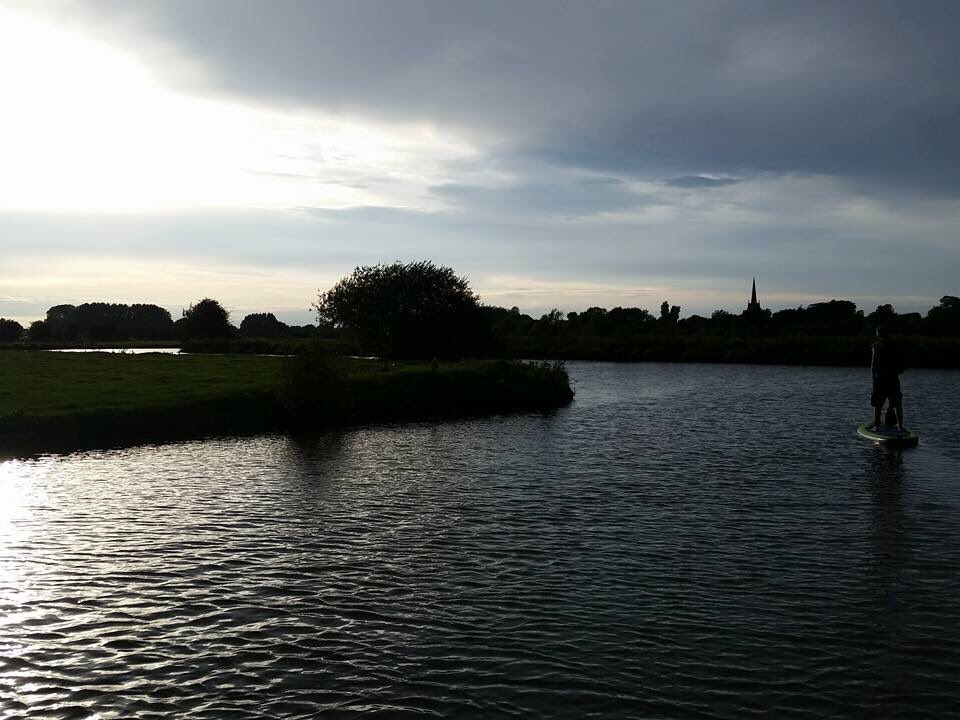 deejay_clayton's tweet photo. Amazing evening out paddle boarding in Swindon last nite. #SUP https://t.co/KUJ3F7s5Kn