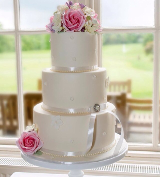 RateUsonline's tweet photo. #FeaturedServiceoftheWeek Lindsay Marie Cake Designs #quality #cakes #design #life #live #party #wedding #f4f #bday https://t.co/95H797kwru
