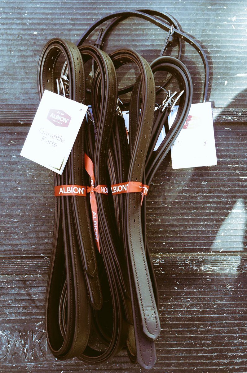 design_frontier's tweet photo. @AlbionSaddles beautiful stirrup leathers tied up with ribbon designed by @design_frontier #prettypackage #branding https://t.co/VasnZILJBJ