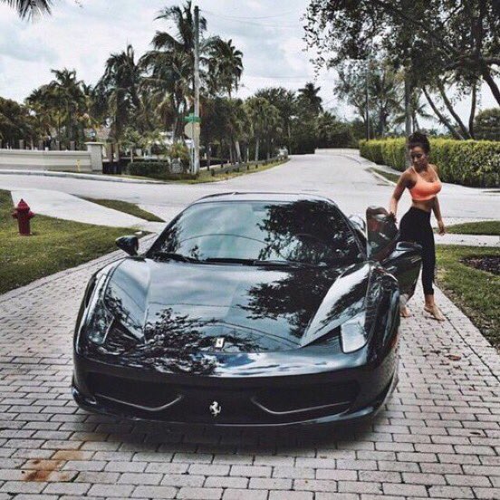 NextLevelLux's tweet image. Ferrari goals 🙊