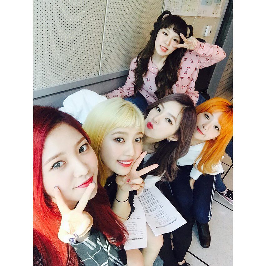 < I am still Zoe the-purple-haired-girl.