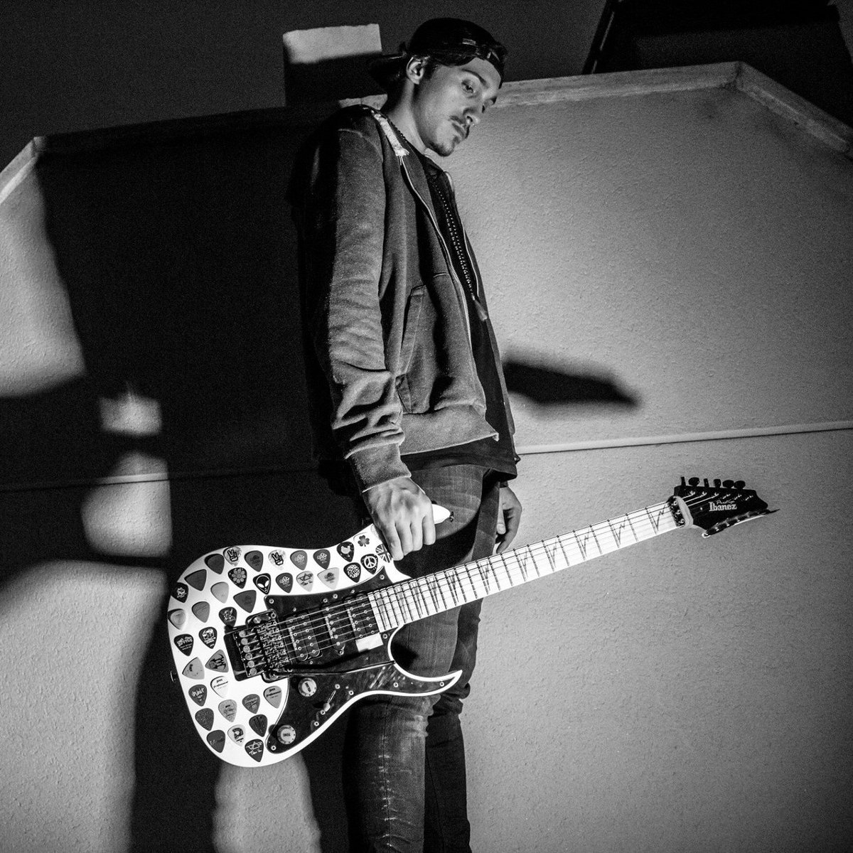 GateDoors_'s tweet photo. Hoy cumple años nuestro increíble guitarrista @Giraltee14 y celebramos 6 años juntos. Felicidades hermano 💜 https://t.co/NTJXYm6J54