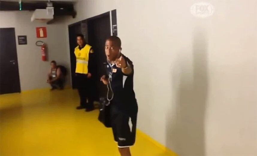 biluzaodamassa's tweet photo. Junior César pedindo pra você não ceder e confiar porquê a história não vai terminar assim, está passando na sua TL. https://t.co/bN2JcxzdQ7