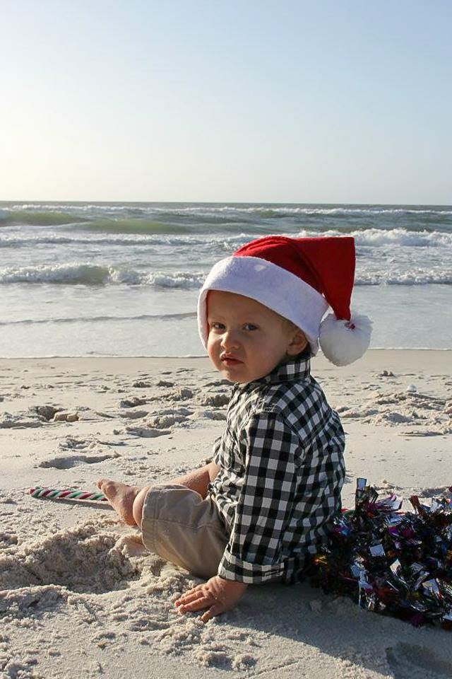 Family photos on the beach make great #ChristmasCardPhotos. Mini #Christmas sessions available through November.