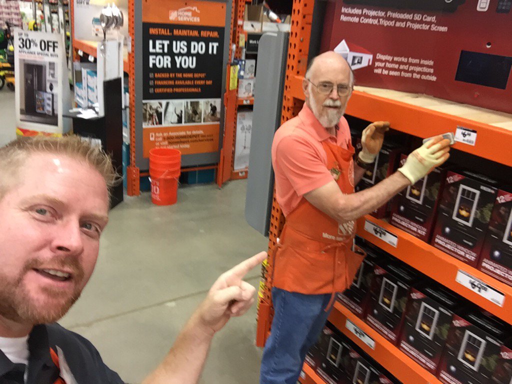BLambert1414's tweet photo. Great job Wayne demonstrating proper label removal! Safety Rocks👍👍#swped @deborah_rambo @HDapm137 @shane_home https://t.co/CMyOwt8gid