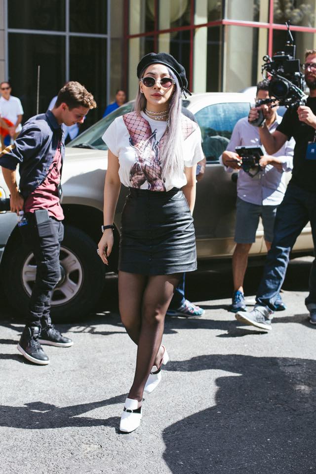 DAPMODELS_TH's tweet photo. CL | Street Style at New York Fashion Week Spring/Summer 2017 #NYFW #NYFW17 #streetstyle #CL #chealin @chaelinCL https://t.co/nTorPh8AGo