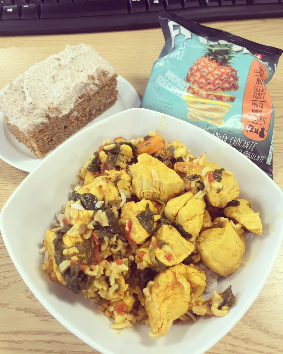 ms_arsenal's tweet photo. SENSATIONAL lunch from @lphgibraltar -coconut &amp; turmeric  curry bowl with brown rice &amp; chicken.Carrot Cake GF &amp; DF❤️ https://t.co/LxAr3525Ej