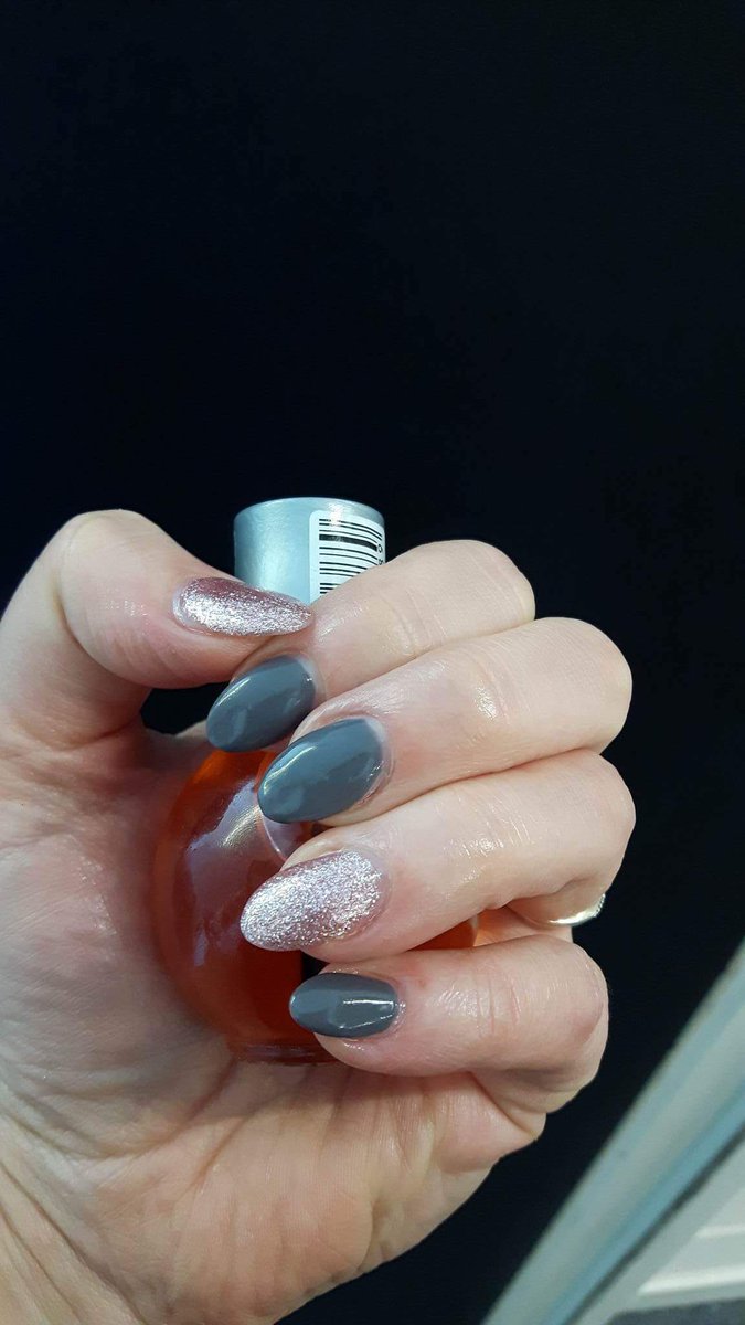 HandBWorld's tweet photo. #halogelpolish #hairandbeautyworld #dunfermline #charcoalgrey #rosegold #instocknow https://t.co/AOfvHNAAiC