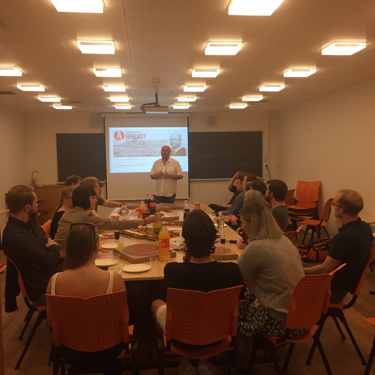 astudbergen's tweet photo. I dag har vi besøk av @UiB professor Terje Knutsen. Dagens tema: #Brexit og konsekvensene som følger. https://t.co/T1foG8AH5P