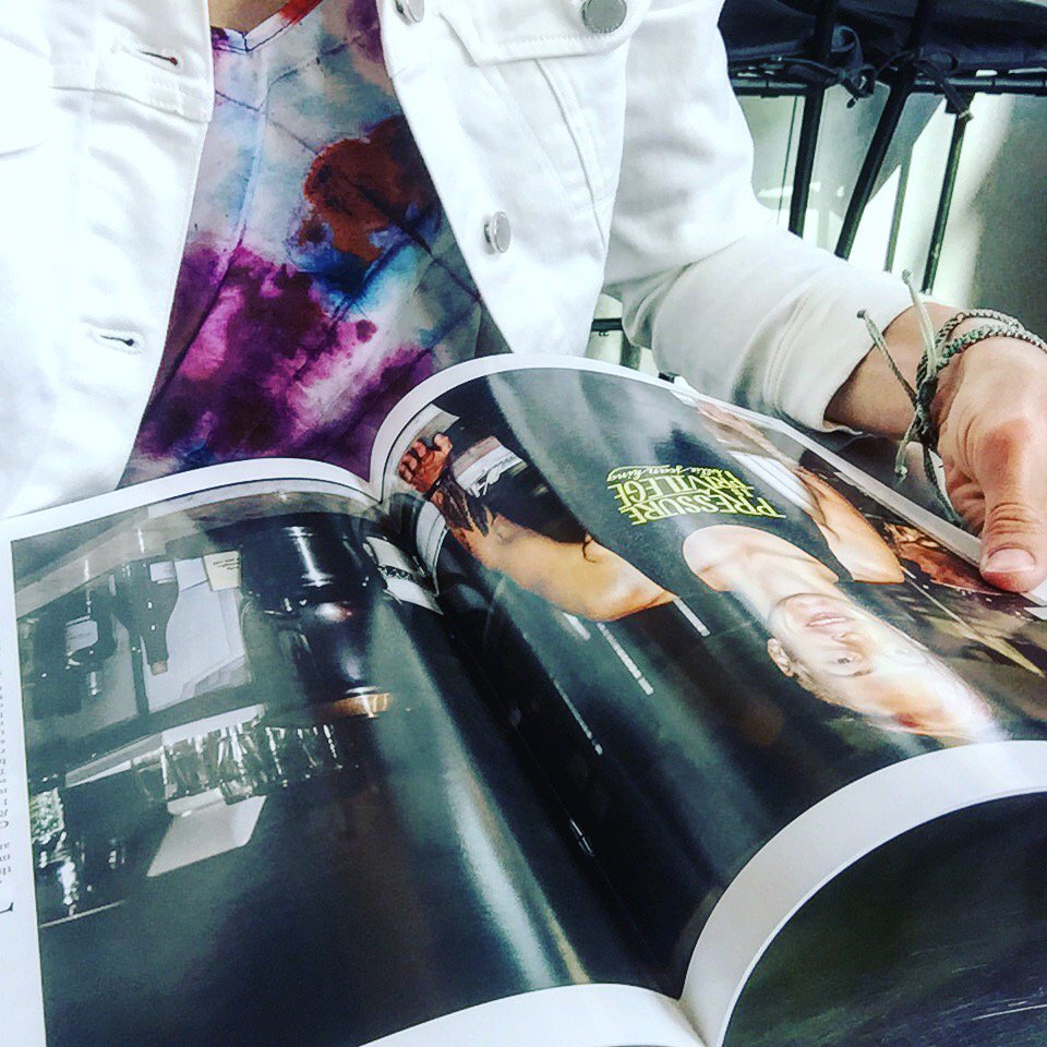 Stephanie_Artis's tweet photo. Loving this pic of @fast_foodie in @Freeplay_Mag! #tattchat #freeplaySeptOct https://t.co/ijbOFerIVR