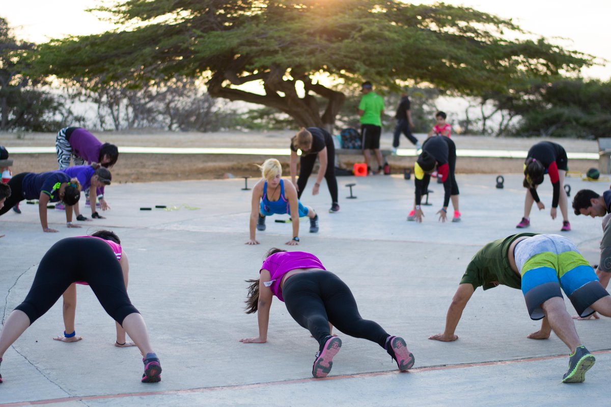 CardonFit's tweet photo. No te compares con los demás ¡Compárate con la persona que eras ayer! #CardonFit ¡Tu objetivo nuestra meta! https://t.co/M4e5AqebgF