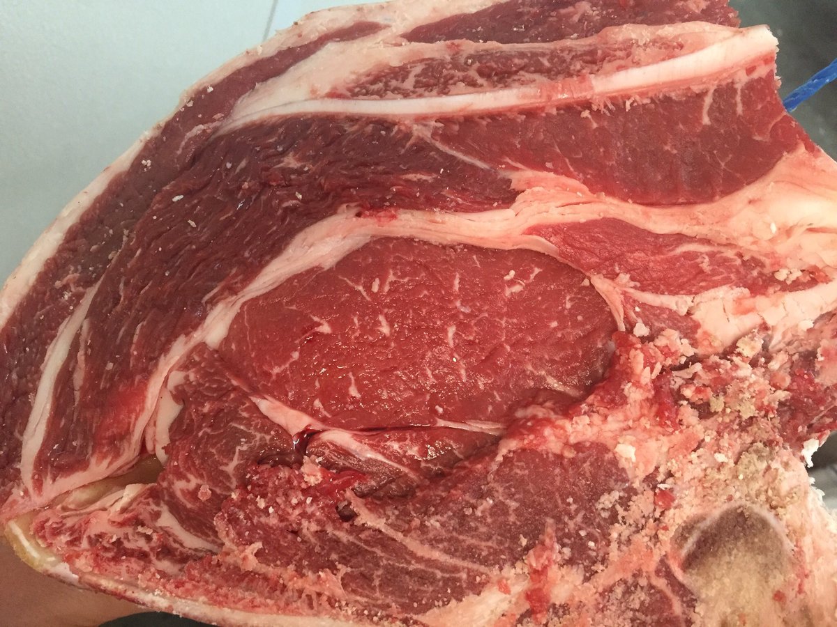 MacDuff1890's tweet photo. Some cracking #ribloin #longfillet on their way to @EaglesFineFood #deddington #sampleorder #macduffbeef #scottish https://t.co/tUvinPcXmj