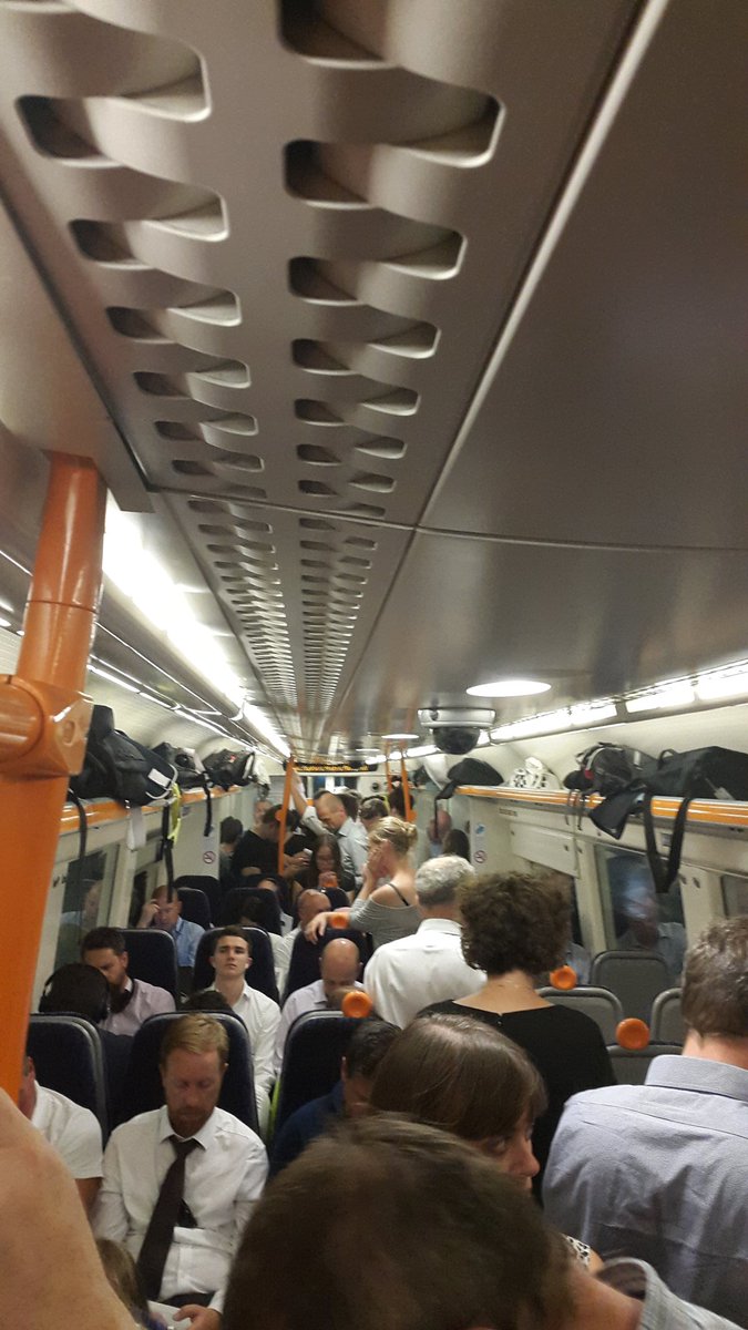 CharterOneMusic's tweet photo. @Se_Railway this is a total joke. Delayed as well as no conductor, probably struggling to get on! @Luvsoutheastern https://t.co/suasQvf3Hw
