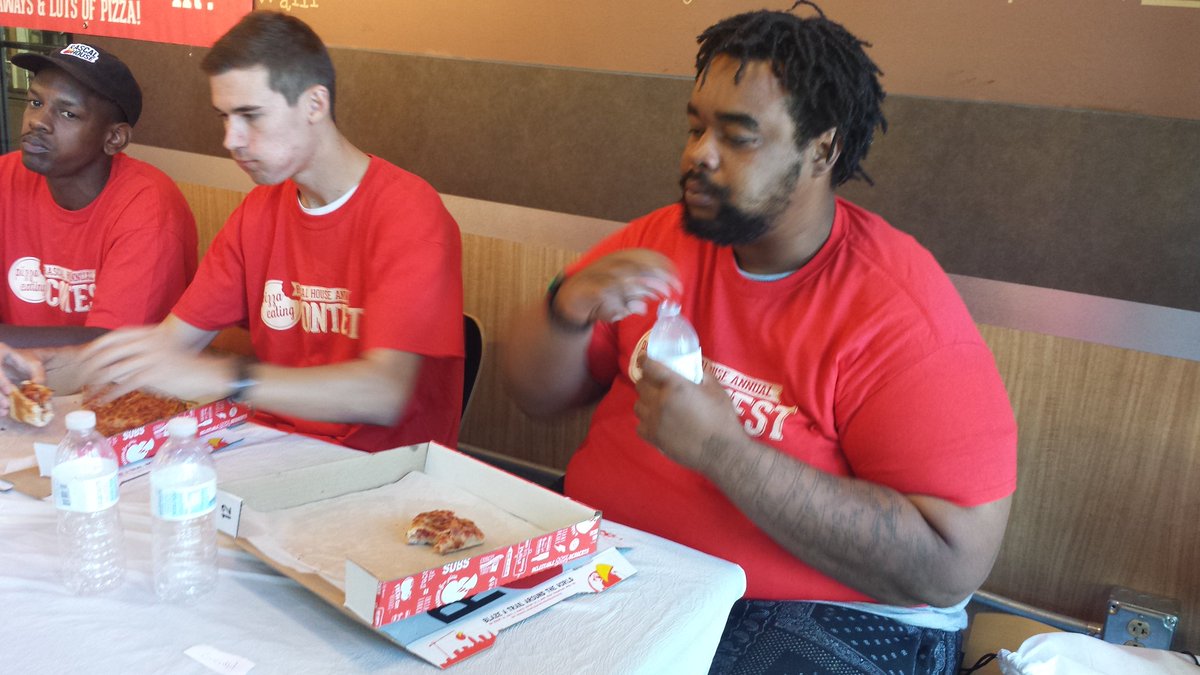 rascaltweeter's tweet photo. Round 2 it looks like Gerald is moving to the finals! #pizza #pizzaeatingcontest #cle #rascalhouse https://t.co/fAYnNdg19h