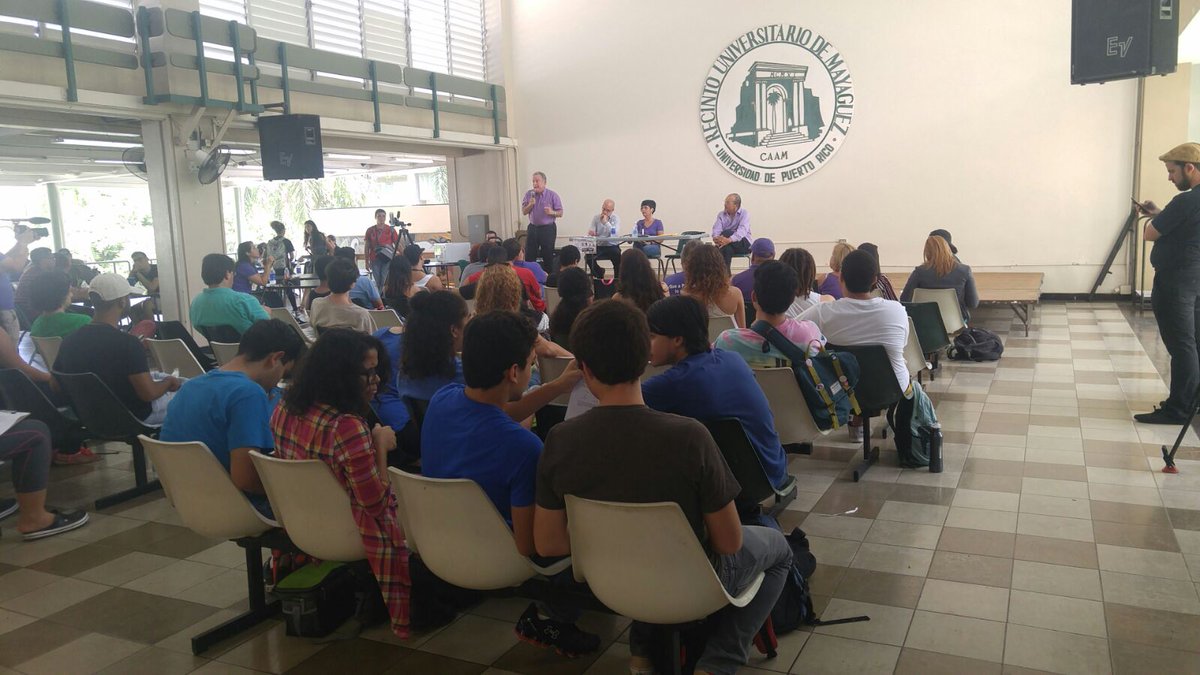 Juventud_PPT's tweet photo. En el RUM junto a candidatxs del @PPTPR. Comunicando nuestras ideas con el estudiantado. #AbrePaso #VotaPPT 📢 https://t.co/xBHwHUvrVP