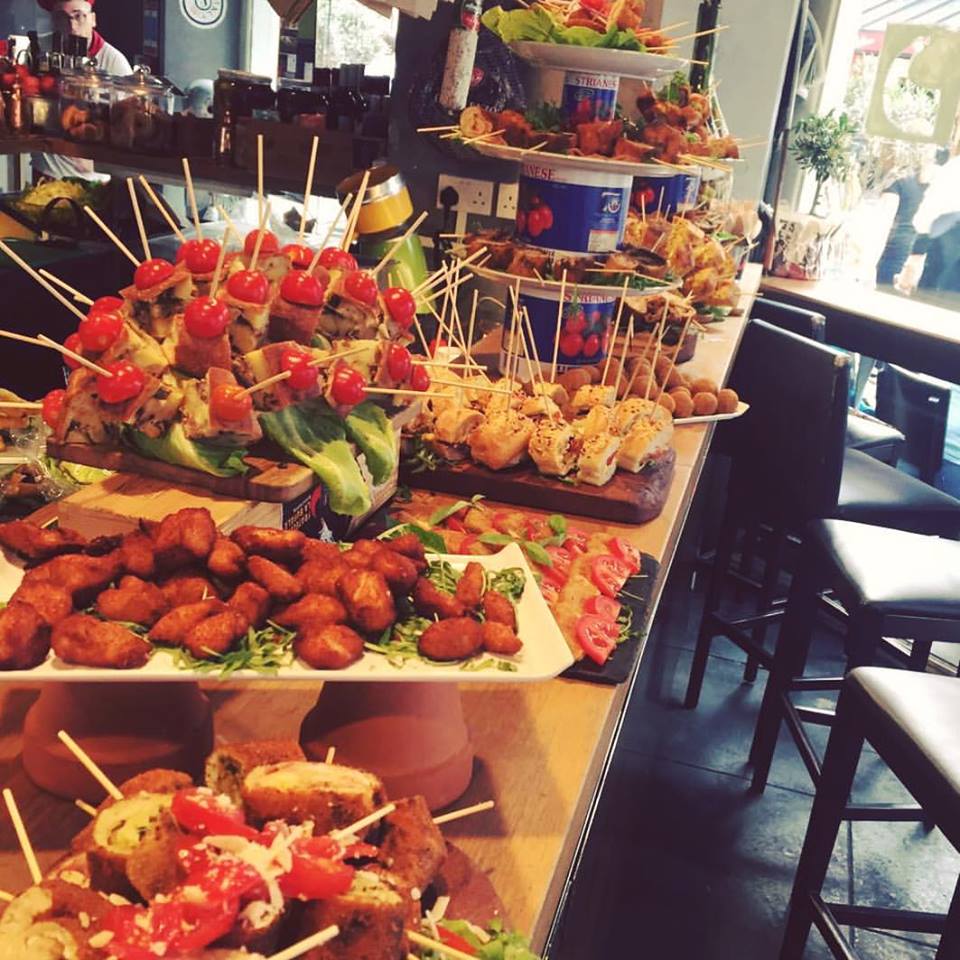 UK_FLB's tweet photo. Big #buffet for our amazing #aperitif!
Come for a #drink and eat our delicious #food!!
 #italian #london #aperitivo https://t.co/TKDFo9mq6Z