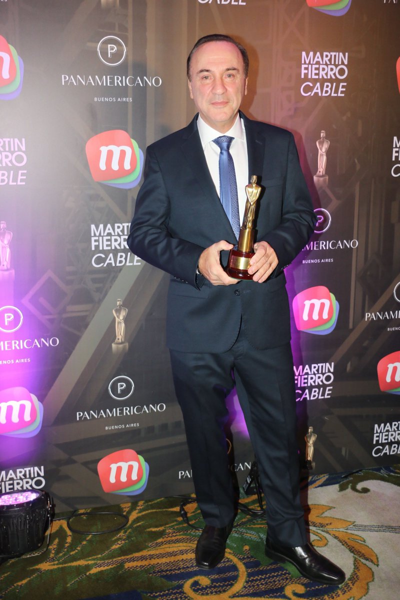sindolorA24's tweet image. #SinDolor ganó el Martín Fierro de Cable 2016 como &quot;Mejor programa de salud&quot;. #mfc2016 #DrFurman