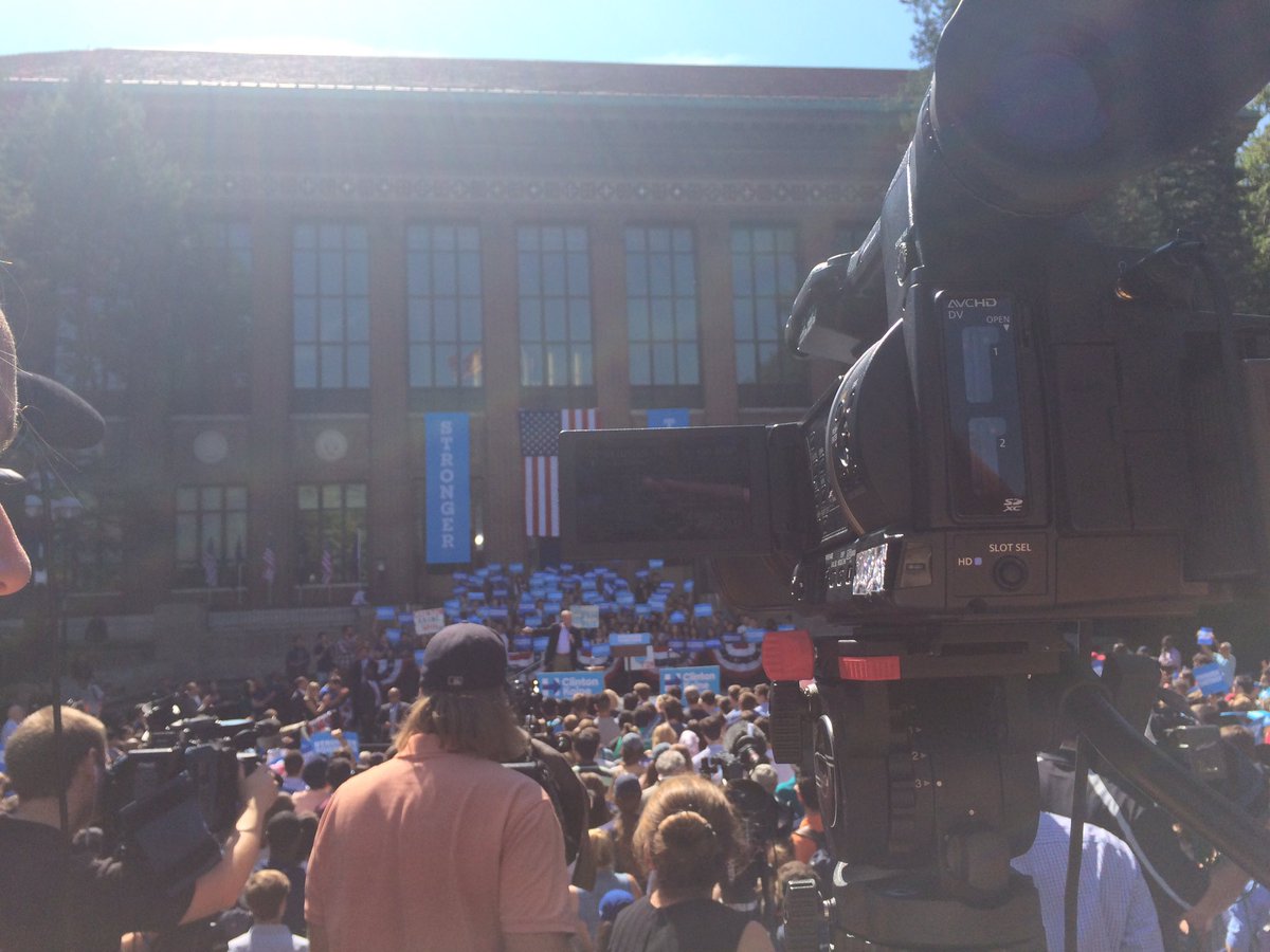 WOLVTVNews's tweet photo. #HillaryClinton #TimKaine #clintonkaine #Umich https://t.co/9nAjJEk6Xj
