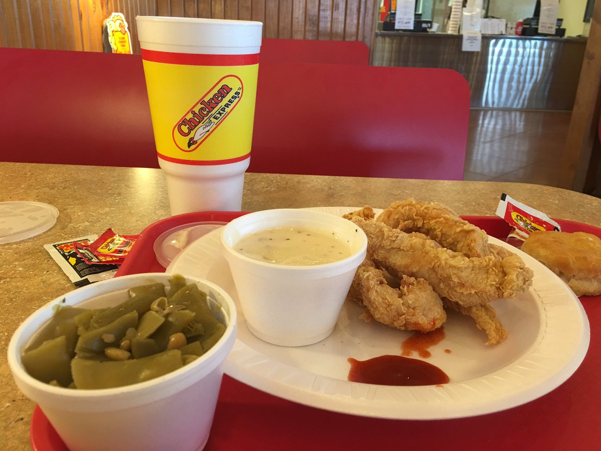 PhilElsonPxP's tweet photo. 🎶Happiness is...a plate of chicken tenders. Green beans and a biscuit from @ChickenExpressA 🎶 https://t.co/vhdiZFyCd5