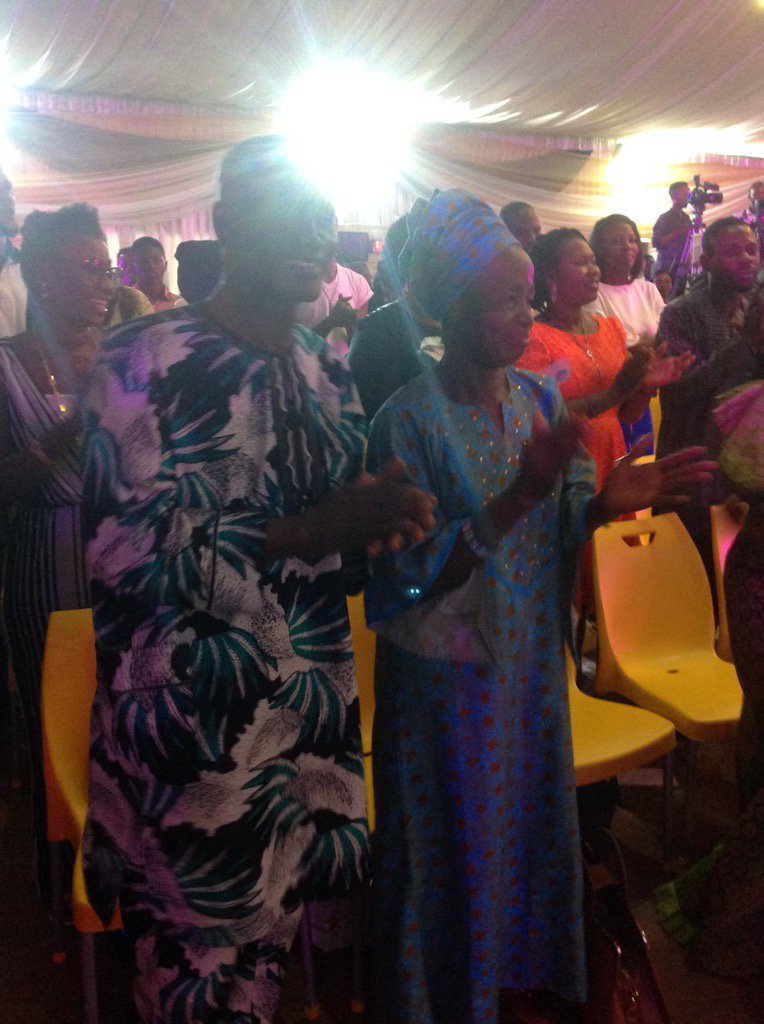 passion_praise's tweet photo. Pastor Funmi Oloyede: Appreciate my parents 👏🏿👏🏿 if not for them my life would have been truncated. #Overflow2016 https://t.co/tOheAu770N