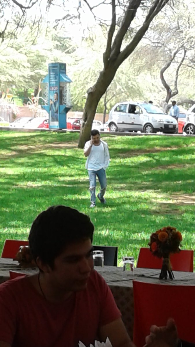 BlesseZunder's tweet photo. #EsBienMalaSuerte ser Ezio olivera de #adammo en este momento #Alone en la universidad de piura #Udep @Studio92 https://t.co/jbaEz8rzZl
