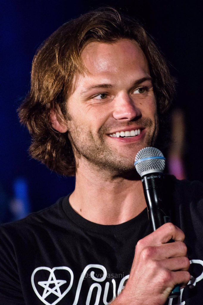 LegsOpenOrNot's tweet image. Jared Padalecki