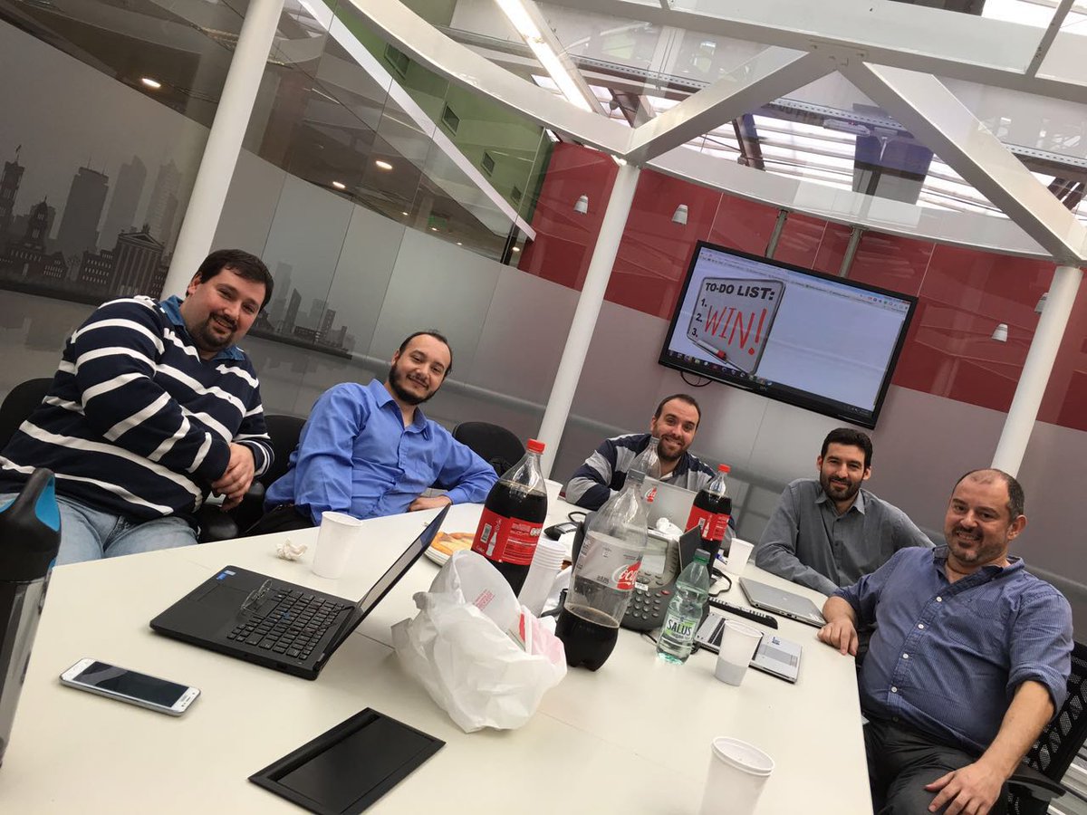mslucas07's tweet photo. Brainstorming Session. #AirVisionHackDay #MVD #Sabre https://t.co/9lP6Efuzdb