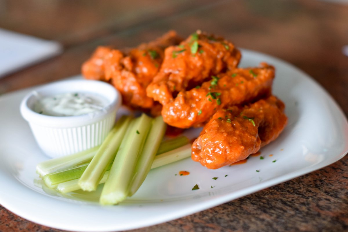 HenrysNJ's tweet photo. What's your favorite chicken wing sauce? https://t.co/iYnirJXnvx