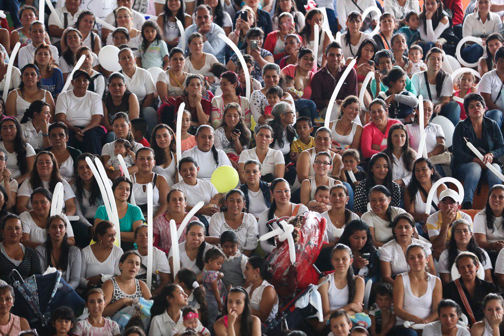 TatyanaOrozco's tweet photo. La @Alcsilvania @jorgeesabogal se sumó a los #100Días500Hechos #AsíSuperamosPobreza https://t.co/Grh1sBiUCT