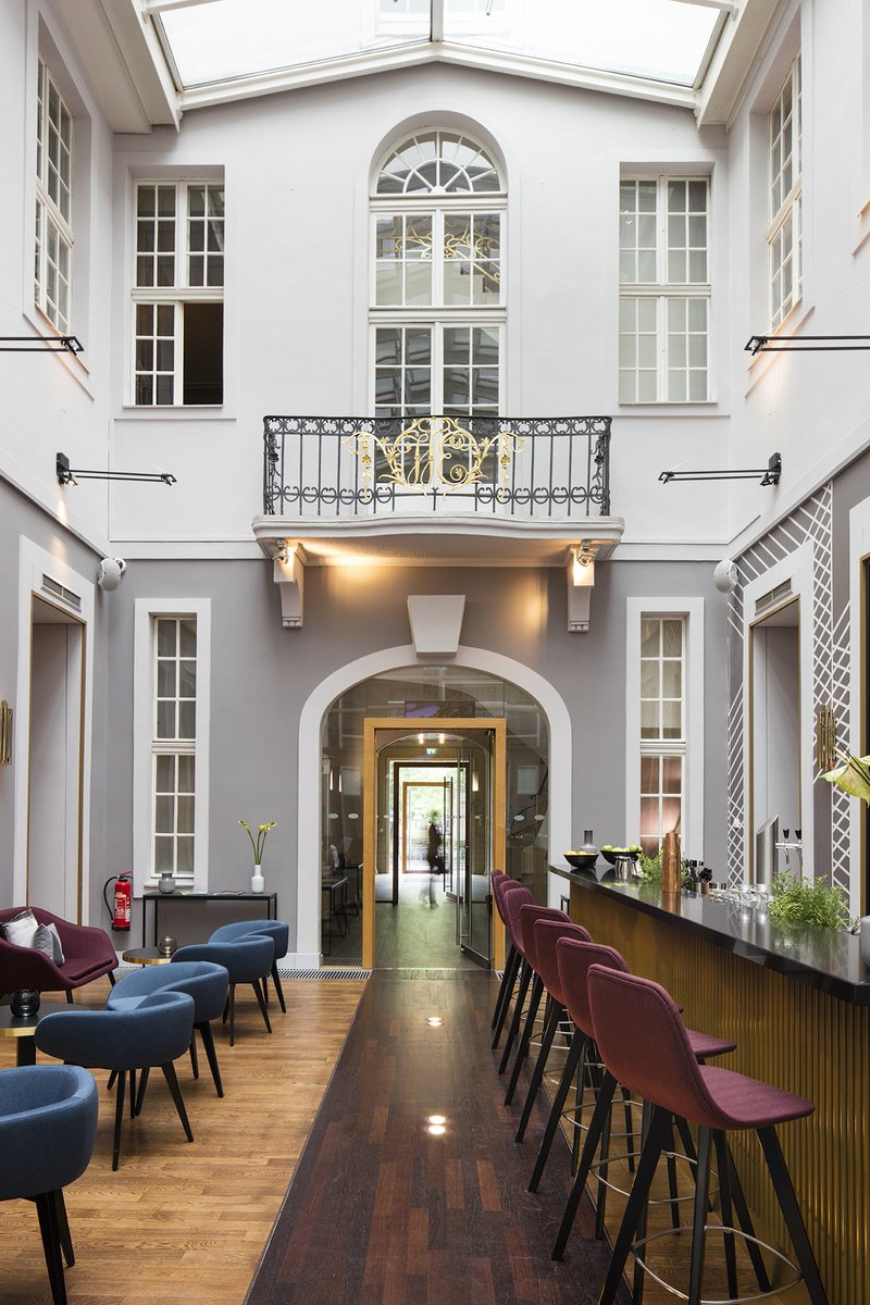 TeaserMagazine's tweet photo. CITY GUIDE #BERLIN: UPSIDE DOWN BAR &amp; RESTAURANT
https://t.co/Hw4Z4M7GDj #bar #restaurant #georgbaselitz #drinks https://t.co/eYquPYbZVC