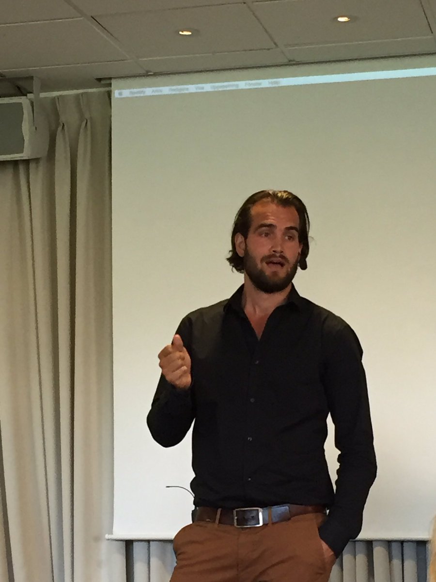 RektorWall's tweet photo. Galet bra föreläsning med @Erik_Fernholm #braFÖRvärlden #solskol #solchef https://t.co/XW5QAJRsvh