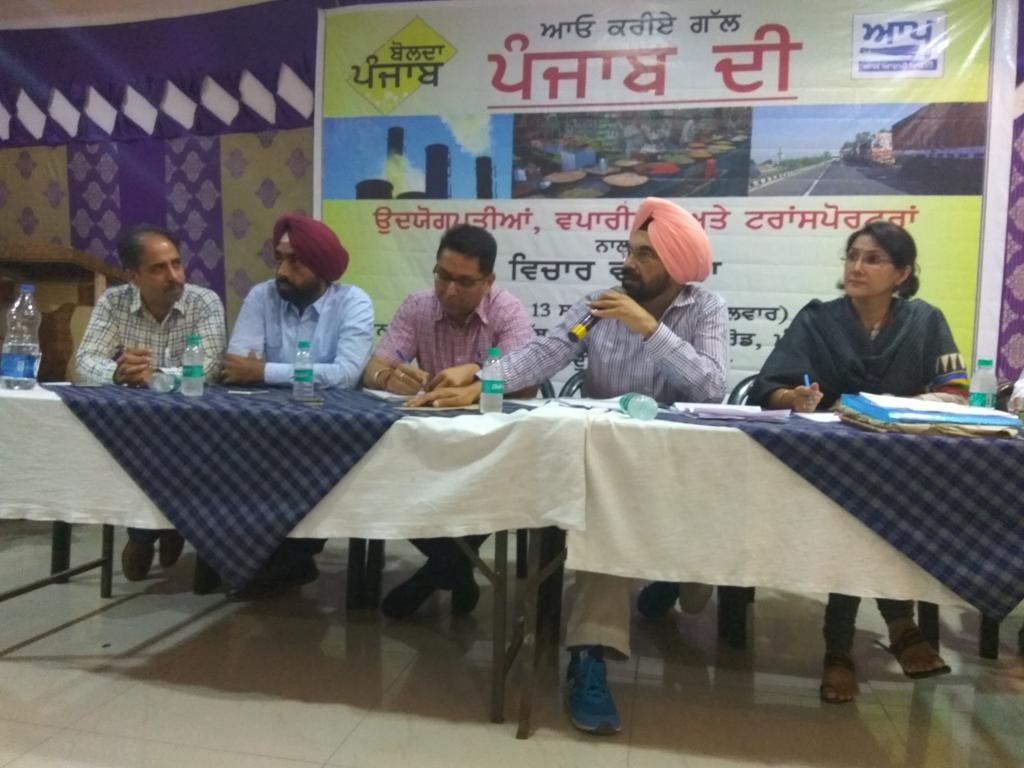 AapFGS2017's tweet photo. Industry, Trade,Transport wing held a Bolda Punjab Dialogue at Mandi Govindgarh good response by people's https://t.co/fkCUy8hBLd