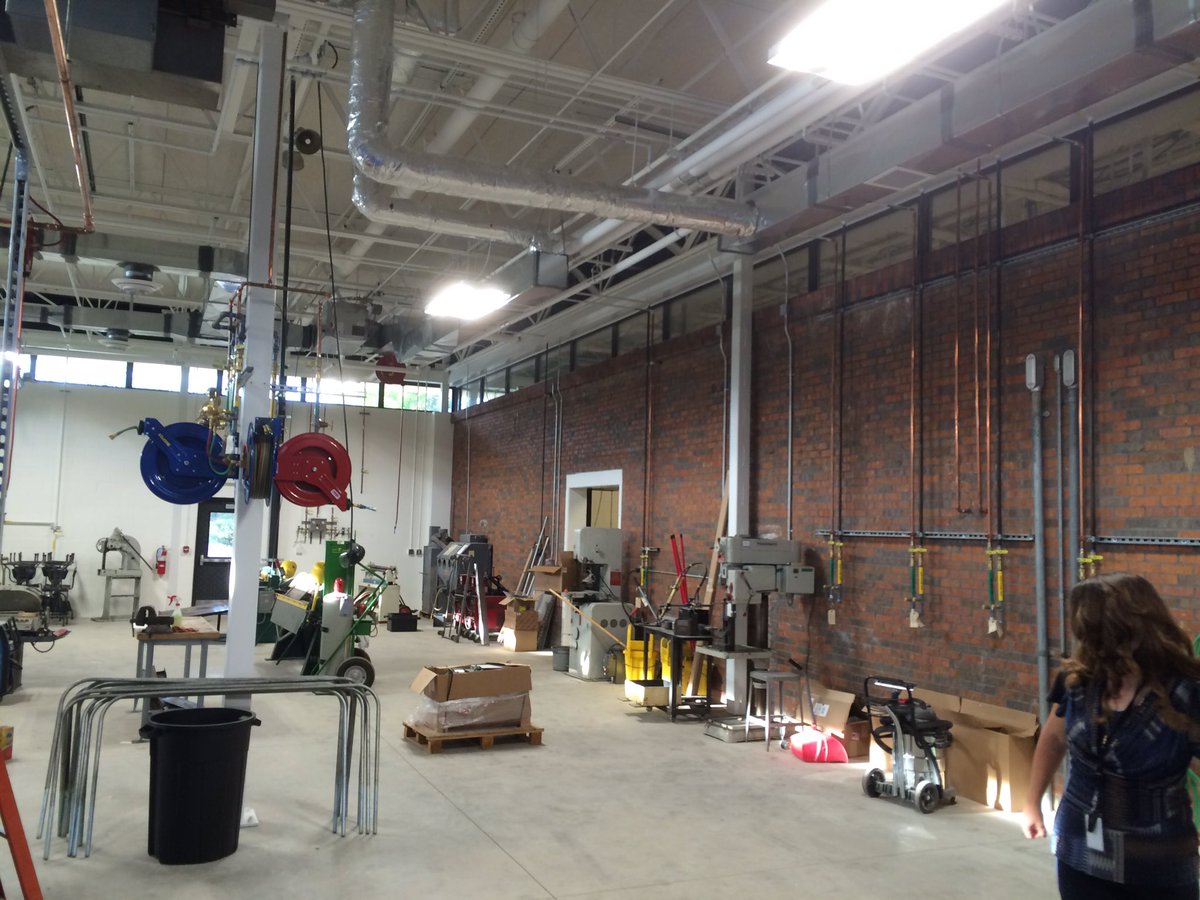 CHS_LeadsTheWay's tweet photo. Visiting the "New" addition at the LISD Tech Center for Manufacturing and Welding @LISDTECHCenter @LISDLeadLearner https://t.co/9b4zfNG5cq