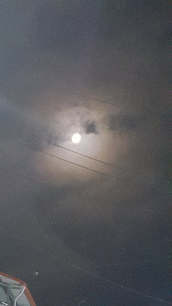 HyunJu0a0's tweet photo. 🌝달님 즐거운추석보내게해주세요🌝 https://t.co/ZYV8RcSogT