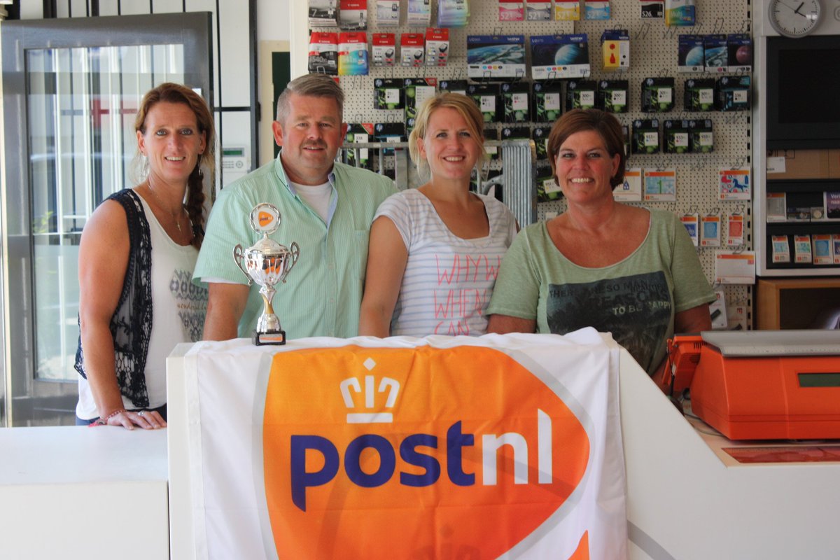timmersV's tweet photo. TROTS dat wij Retailer van de Maand juli 2016 zijn geworden bij PostNL. 
 #postnl #retailervandemaand @PostNL https://t.co/k4xE6AHIbz