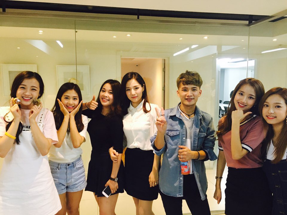 APRIL_DSPmedia's tweet photo. [Photo]
오늘 #에이프릴 #피플게이트 라이브쇼 재밌게 보셨나요😝 다들 뜻깊은 명절 보내시구 재충전해서 만나요🤗 https://t.co/CZQG4k61T4