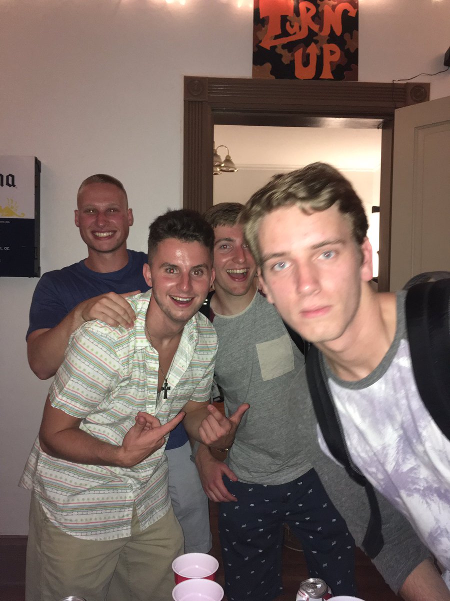 gfschae's tweet photo. HAPPY BIRTHDAY MITCH!!! Have a fantastic day, u deserve it #goodmac π―π @MitchVog https://t.co/fl2Mctm0Cx