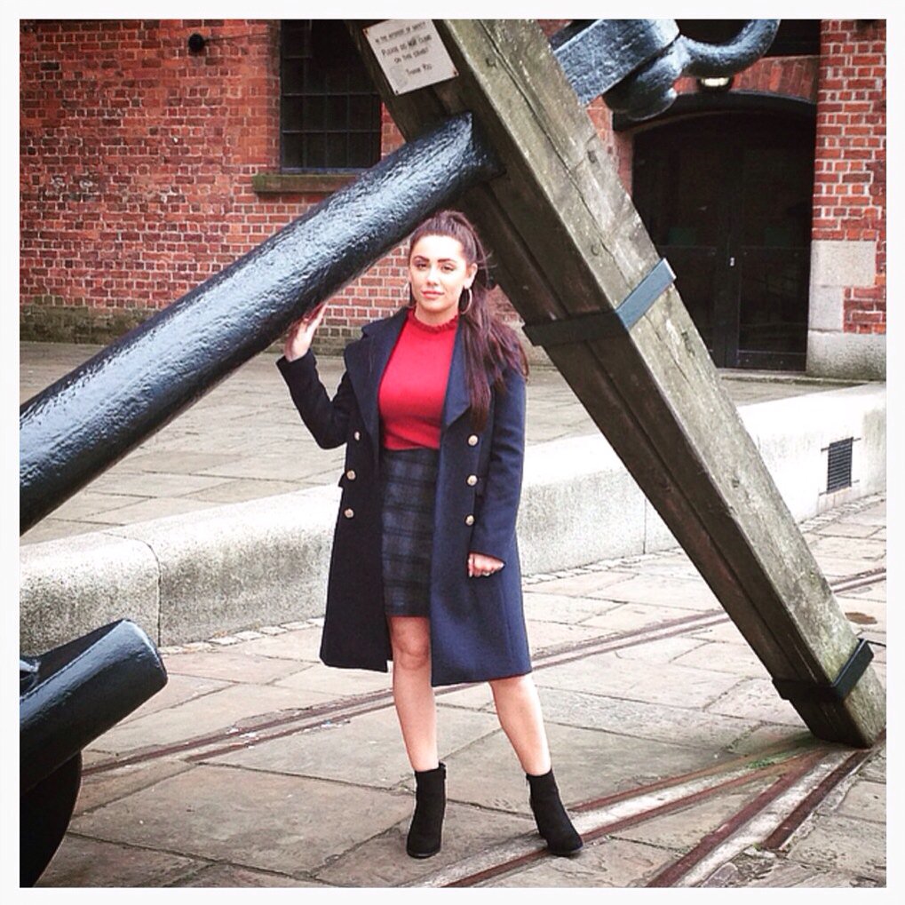 Oasis_Liverpool's tweet photo. How gorgeous does our steph look @theAlbertDock in our military style coat @OasisFashion @Liverpool_ONE #fashion https://t.co/jRTmxlFq7w