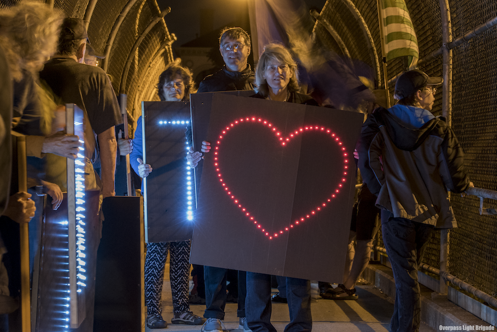 #LightBrigading is a labor of love! Join us on bridges &amp; in the streets

overpasslightbrigade.org/how-to/

#FightWithLight