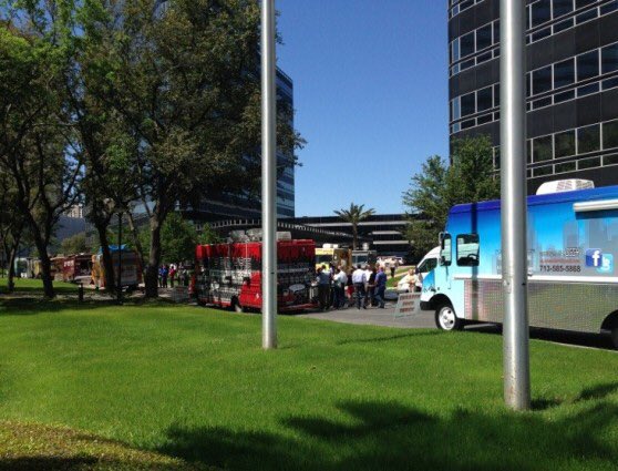 15 Food Trucks Today #HoustonGalleria #TastyTuesday 1990 Post Oak Blvd
Plenty of Parking &amp; Seating <a href="/HeartOfTheBlvd/">Post Oak Central</a>