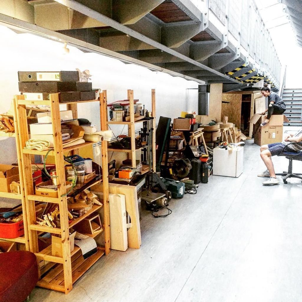 So much stuff from such a small room!!! #workshop #refit curtesy of #crowd #funding #space… ift.tt/2ct17mm