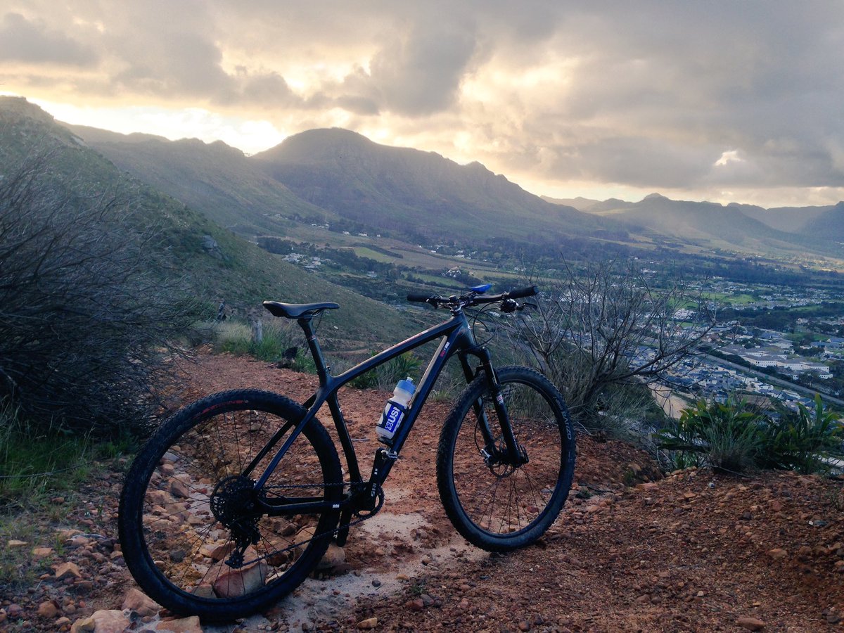 Ar2204163's tweet photo. I'd say it's a decent view for a study break 👌🏻 #niner #air9rdo #bikemobsa #ninersa https://t.co/jP8QZxzRNL