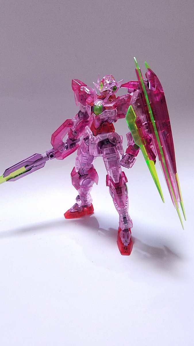 なお クーニャ Ar Twitter Rgクアンタクリアカラーver 完成しました クリアパーツじゃない所をシルバー クリアピンクで塗装 組立後 全体にクリアピンク クリアシルバーを吹いてます ガンプラ ガンプラの画像貼るとrtされると聞いて T Co Flhahfj2sb