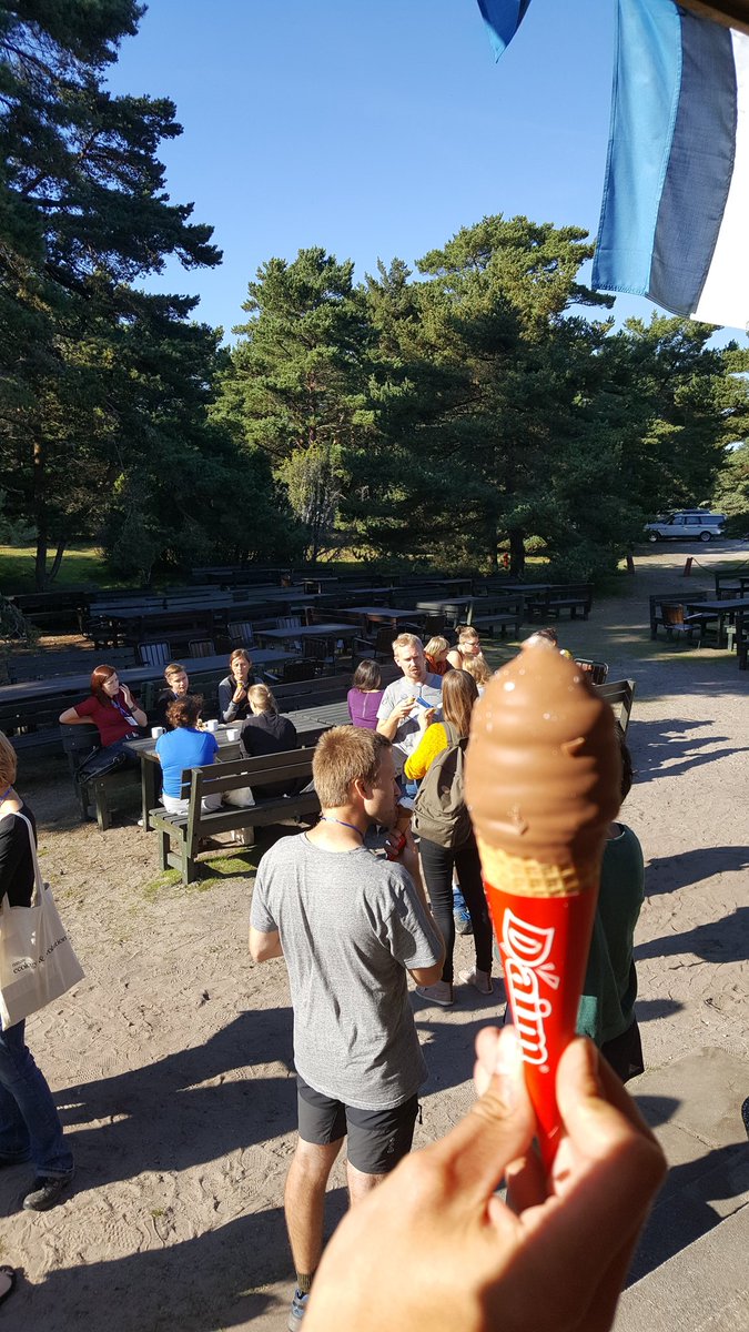 empseb22's tweet photo. Sun, icecream and hard work #septemberinsweden #empseb22 https://t.co/RQ8dcZ3XbU