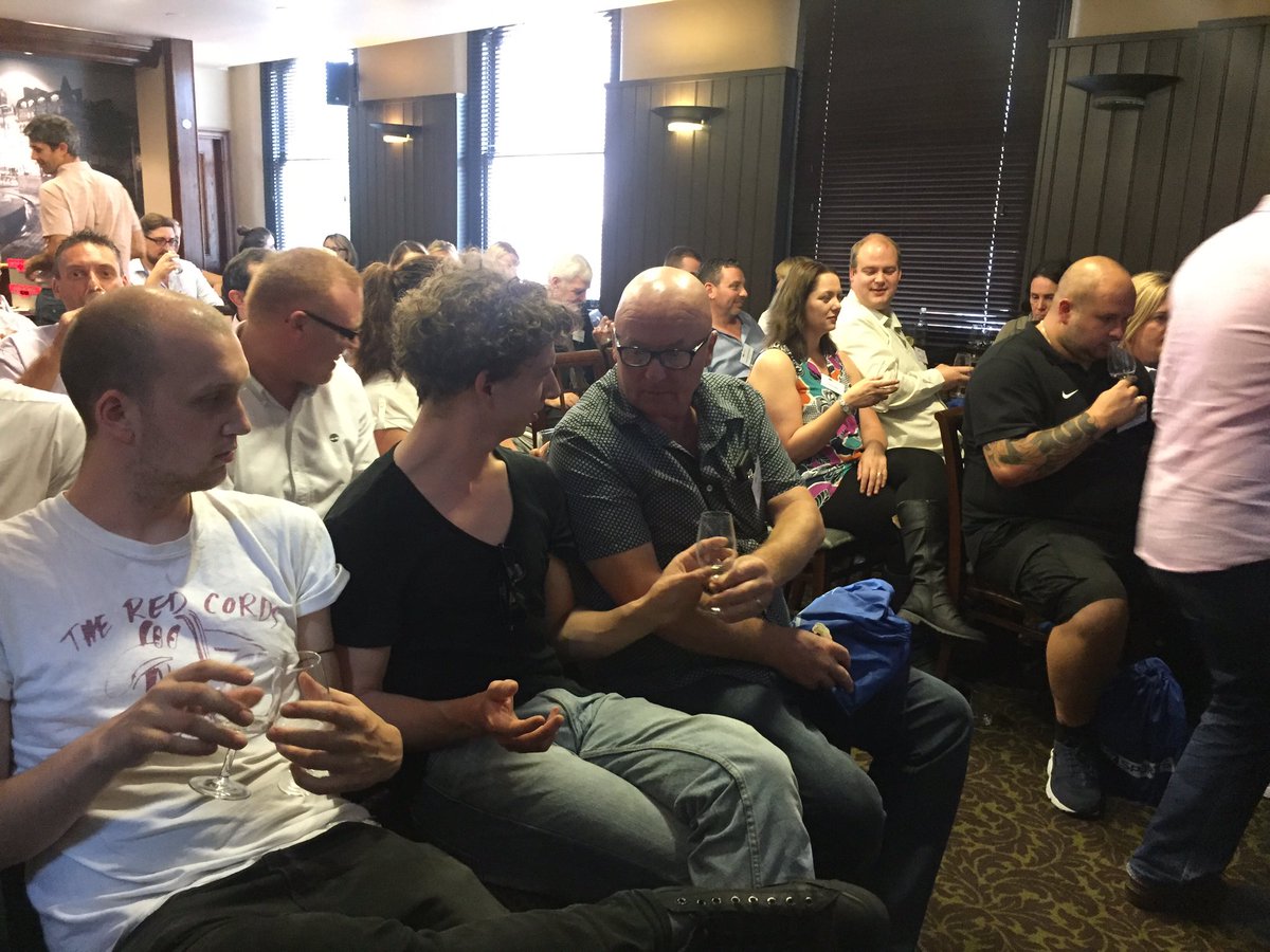 BronyaWrites's tweet photo. Time for gin tasting! @inapub #inapubnextgeneration 🎉 https://t.co/Xw2cnQJO4Z