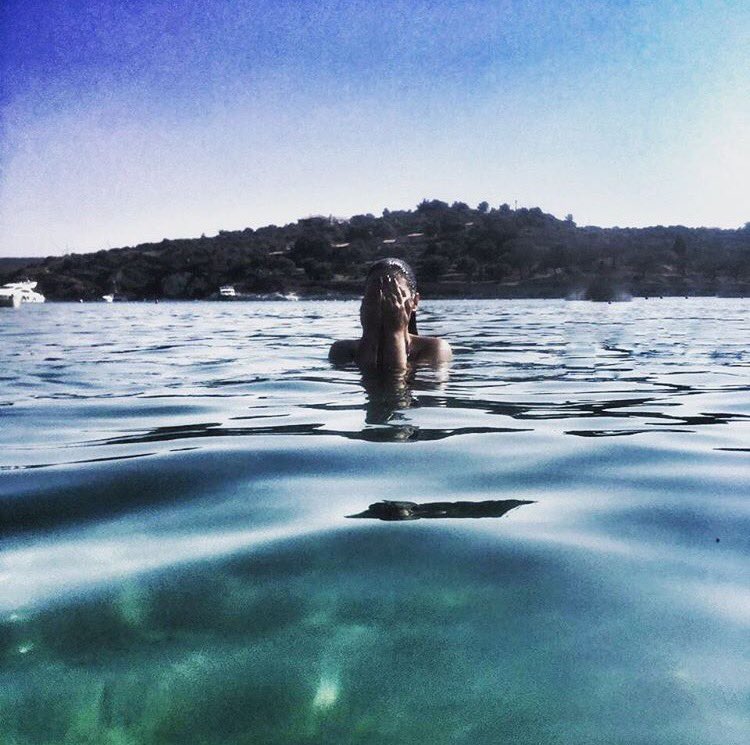 KafePiBeachClub's tweet photo. Deniz faslını bitirelim Happy Hour'a geçelim🏃🏽🏃🏽. Türkiye'nin en iyi Happy Hour'una son 30 dakika kaldı👻👻 https://t.co/AxugSPSplE
