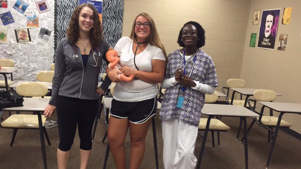 malloryogle_'s tweet photo. Future pediatric nurse/nurse/pharmacist 💉💊

Homecoming week day 2
#BroncosAmongtheStars https://t.co/oGX12mfodd